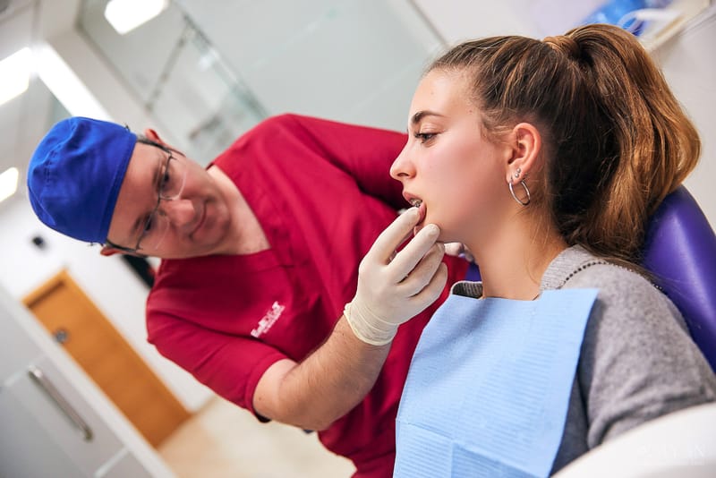 Material publicitario para Clínica Dental EMEDENTE