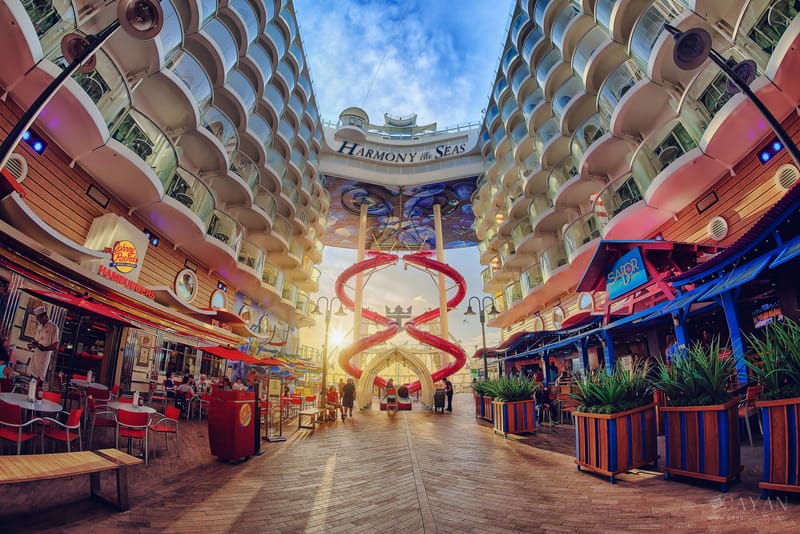 Material publicitario para el crucero Symphony of the Seas