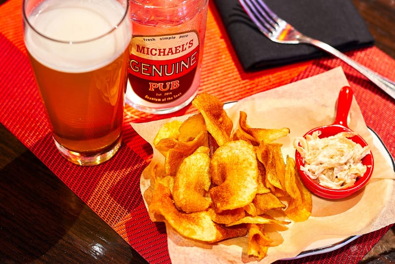 Material para catálogo, menú y promoción de Michael's PUB