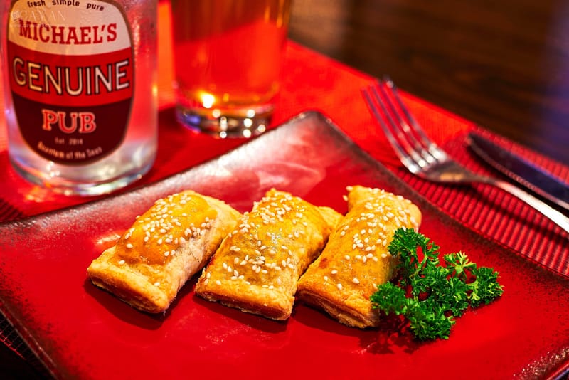 Material para catálogo, menú y promoción de Michael's PUB