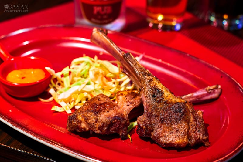 Material para catálogo, menú y promoción de Michael's PUB