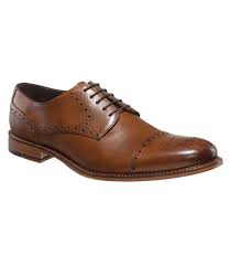 How to properly shine leather shoes