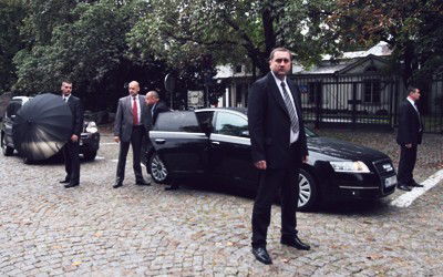 Non military personnel to Close Protection Operative