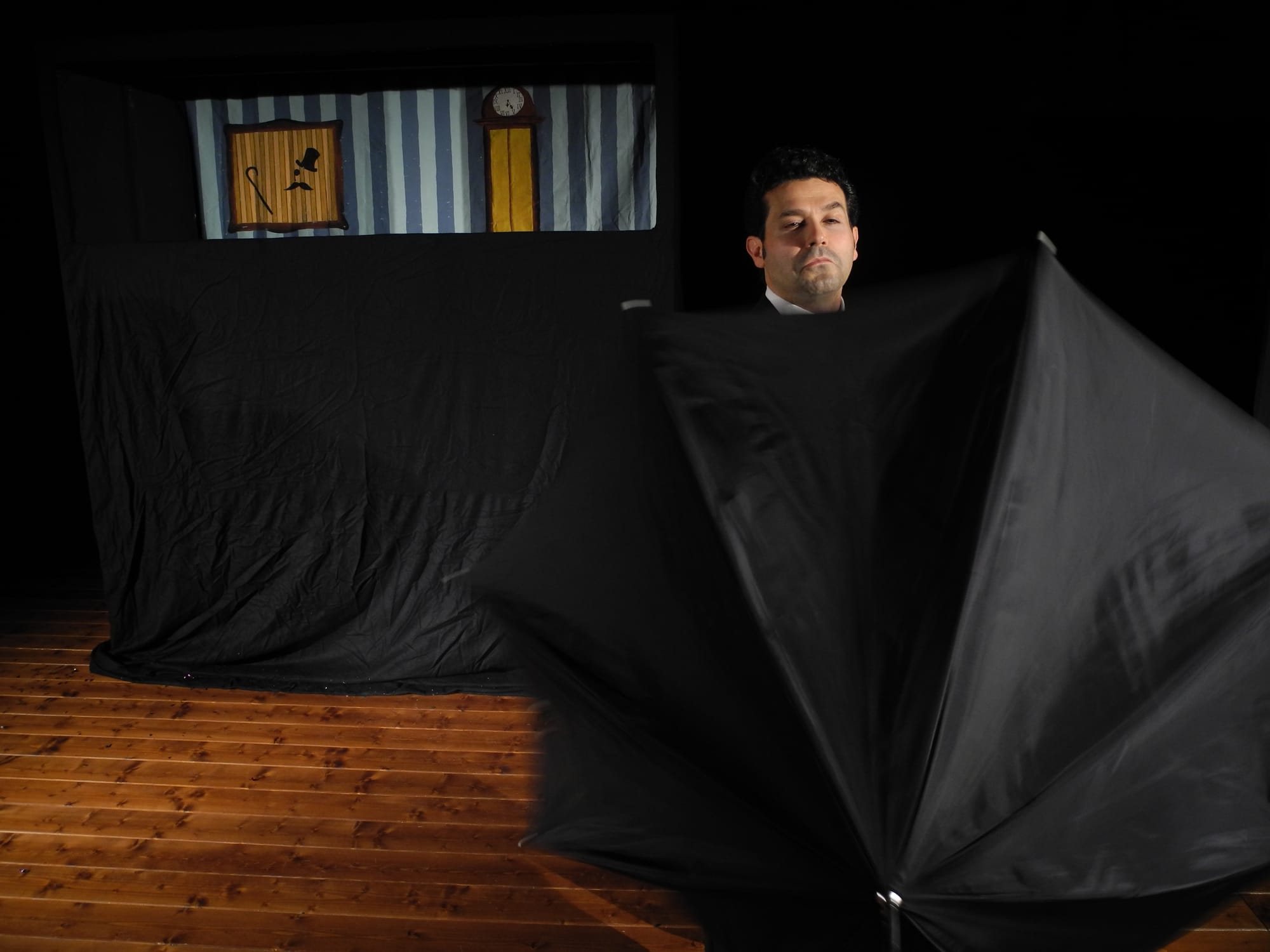 Spettacolo di teatro di figura e attori liberamente tratto dal racconto originale di Robert Louis Stevenson