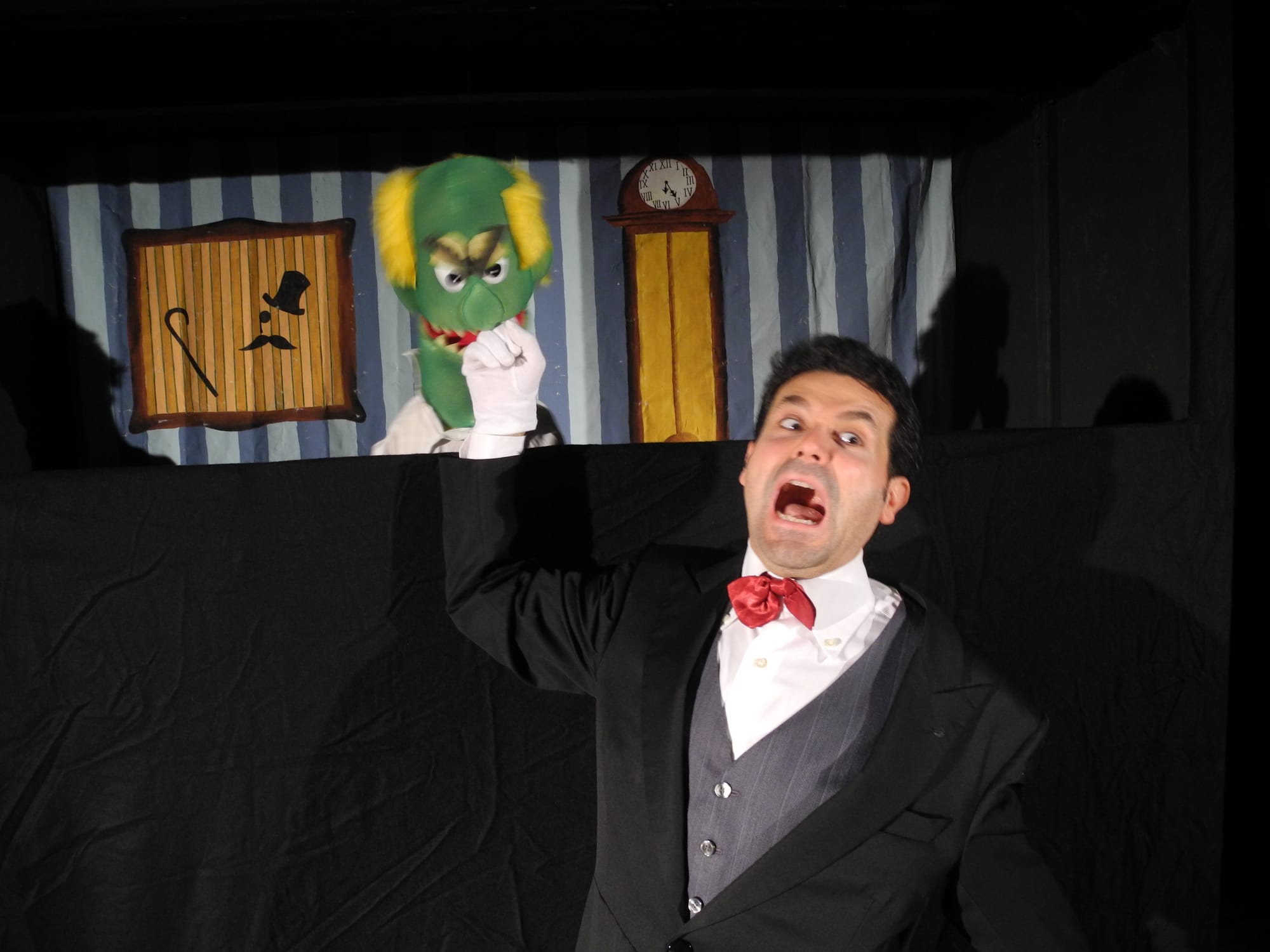 Spettacolo di teatro di figura e attori liberamente tratto dal racconto originale di Robert Louis Stevenson