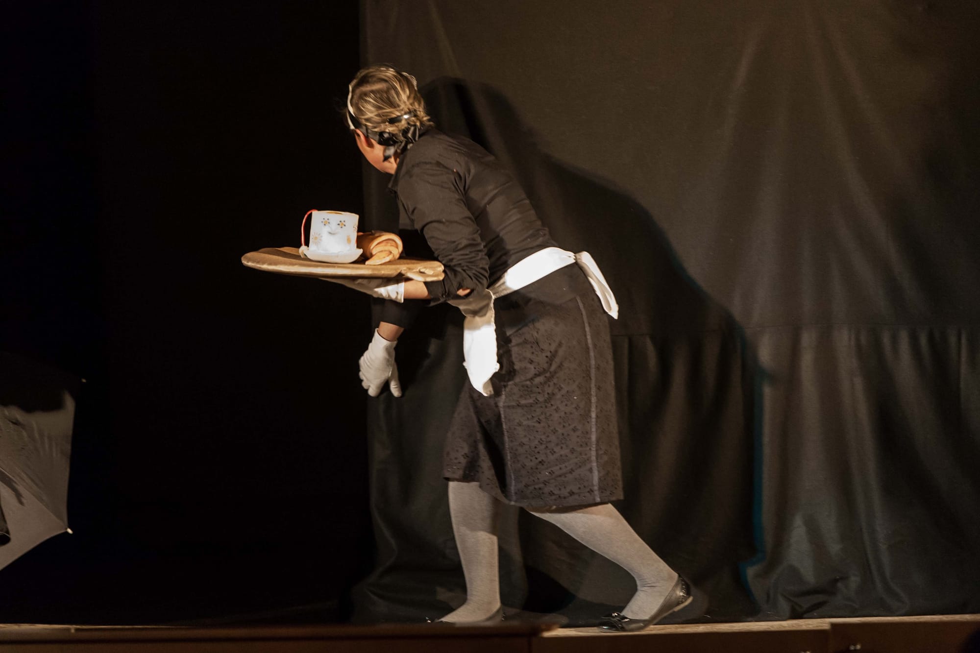 Spettacolo di teatro di figura e attori liberamente tratto dal racconto originale di Robert Louis Stevenson