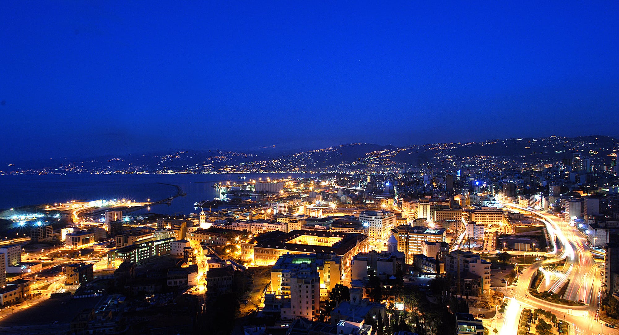 Beyrouth la nuit......sentez l'envie de vivre la nuit des beyrouthin.