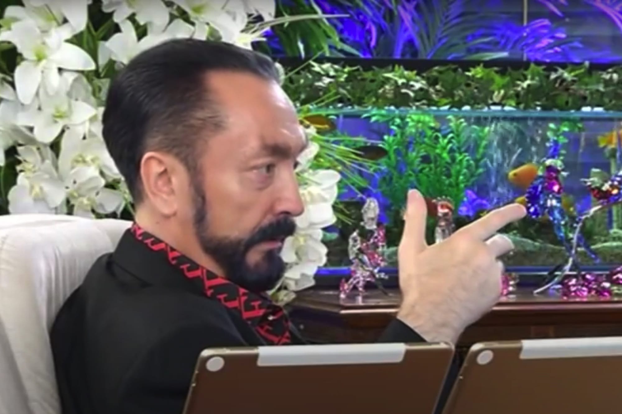 GERÇEKTE YAŞANTISI ÇİLE VE SIKINTILARLA DOLU OLAN SN. ADNAN OKTAR’IN “LÜKS BİR YAŞANTIYA SAHİP OLDUĞU ANCAK BUNUN KAYNAĞININ BELLİ OLMADIĞI” ŞEKLİNDEKİ İDDİALAR GERÇEKLERİ YANSITMAMAKTADIR