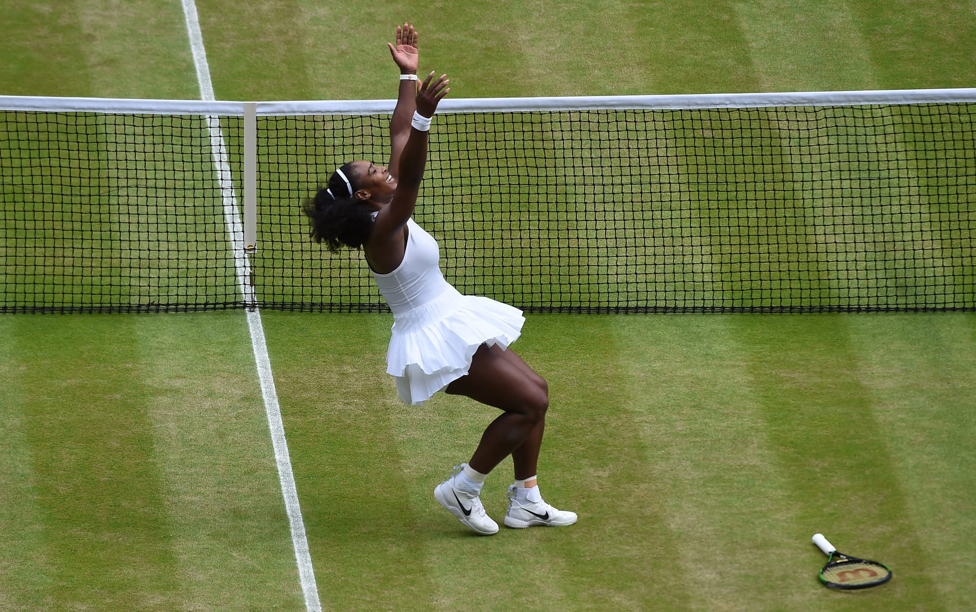 Serena Williams wins Wimbledon, 2016.