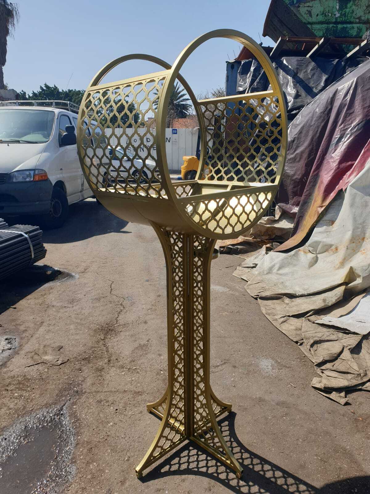 מתקן תצוגה לאירועים בהתאם לדרישות לקוח כולל צביעה בזהב בתנור
