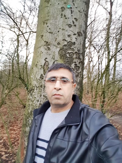 ومازال يحلم