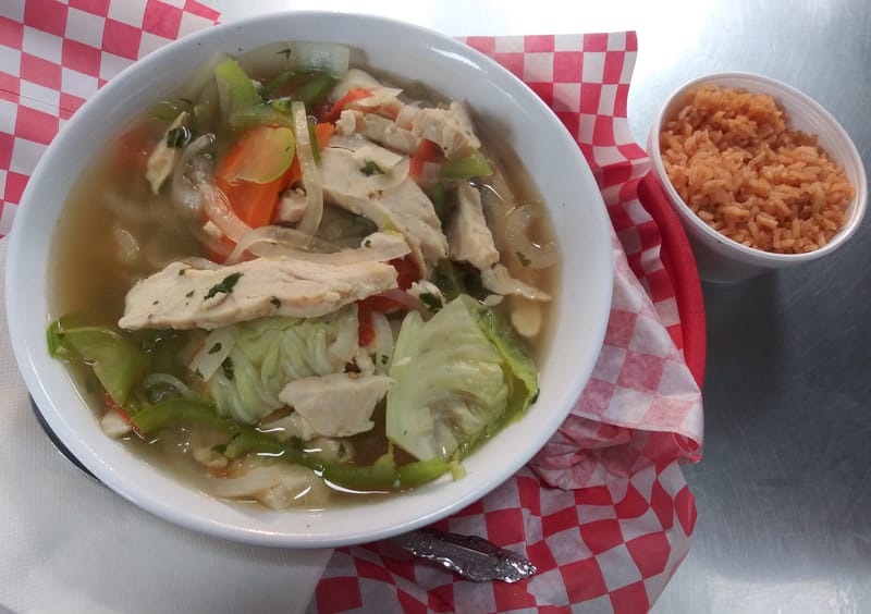 Caldo de Pollo