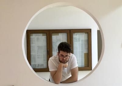 Mihai Țucă, voluntar S.M.U.R.D :" În timpul liber sprijin Fundația pentru SMURD, redactez articole medicale pentru diferite publicații, joc în diferite filme artistice, creez muzică la pian și ceva content pe rețelele de socializare."