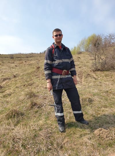 Robert Ciorhan, voluntar ISU Piatra-Neamt: " Voluntariatul l-am inceput anul trecut, pentru ca stiam ca ma va ajuta, incepand cu acordarea primului ajutor pana la munca in echipa in situatii tensionate si dificile"