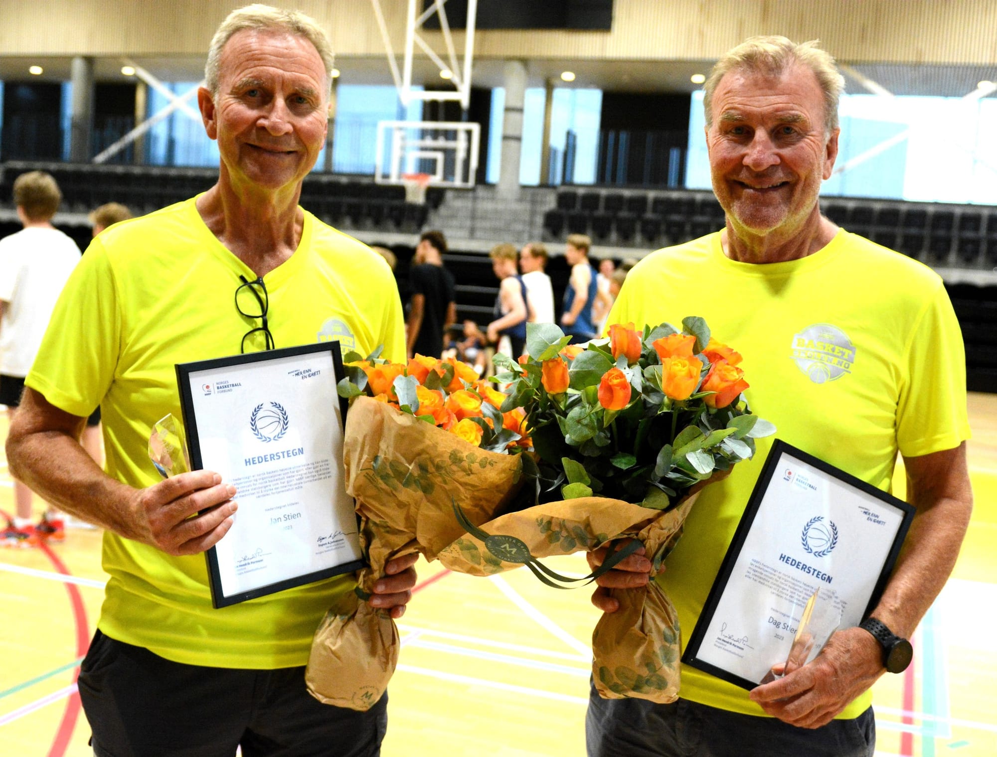 Hederstegn fra NBBF til Jan og Dag Stien