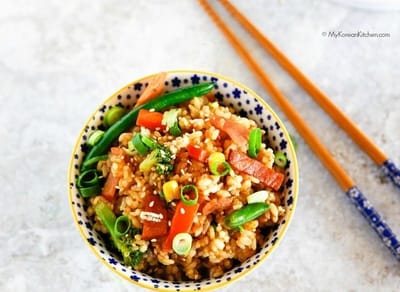 Cách làm cơm chiên thịt xông khói Hàn Quốc