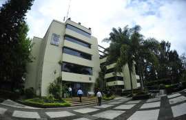 Marchan estudiantes de Medicina de la UV contra feminicidios