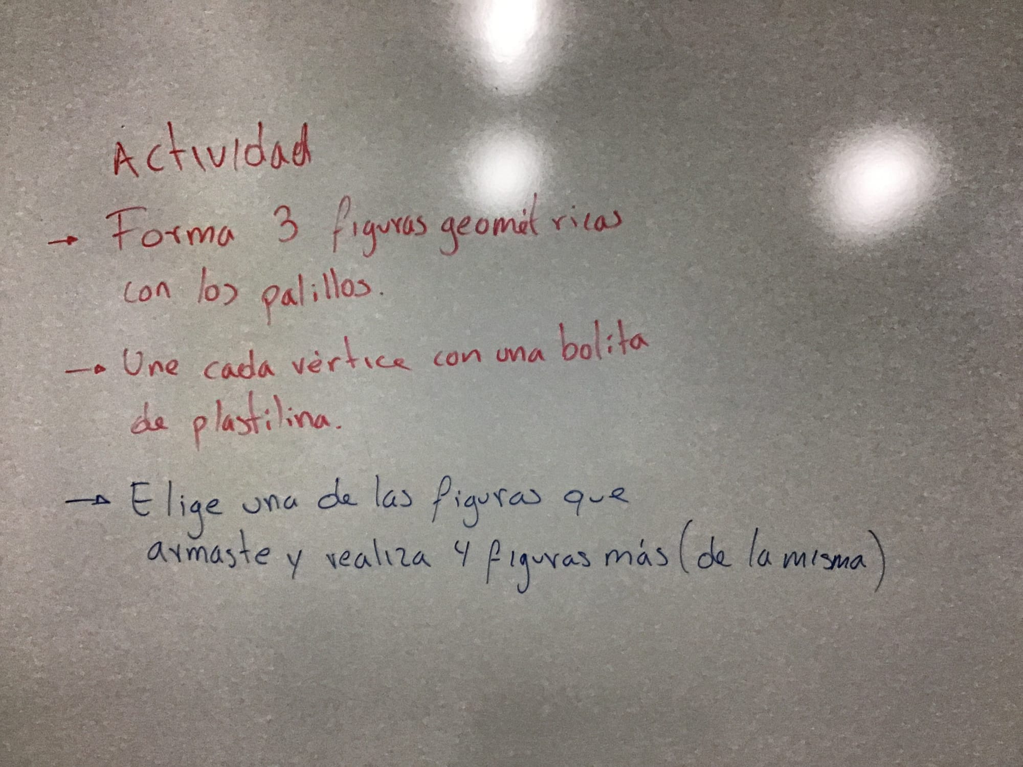 14. Actividad con palillos y plastilina