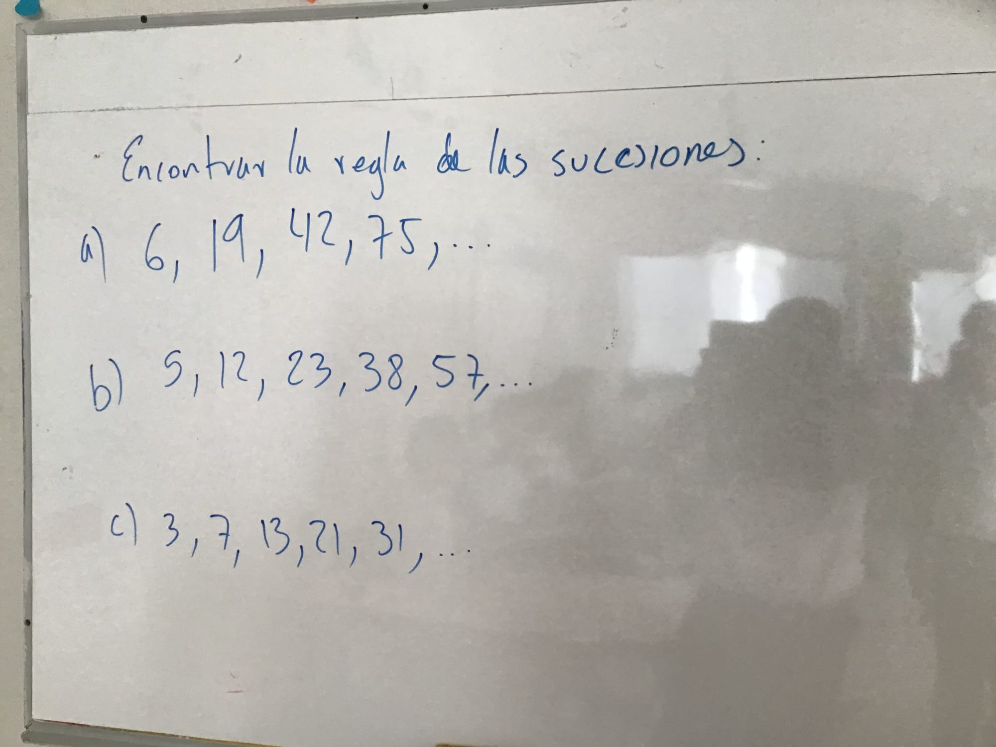 14. Encontrar la regla de las sucesiones