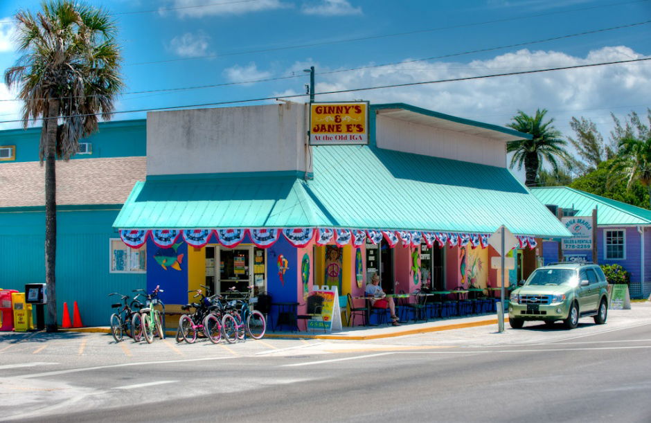 Ginny's & Jane E's Bakery Cafe and Island Coastal Store