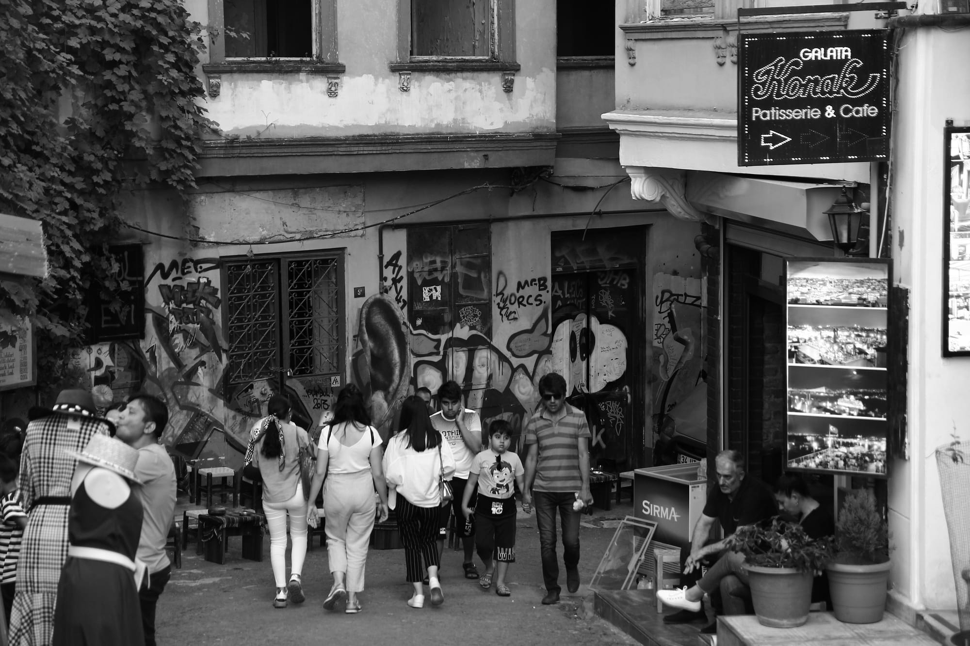 Let's walk in Istanbul streets!