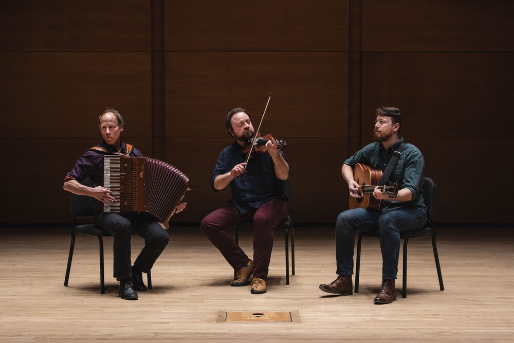 METRMAG Spotlight On: Celtic Roots Trio Kalos Celebrates Latest Album “Headland“ at Club Passim (Cambridge, MA.)