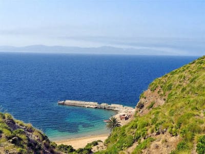 The beach of the island of Vive Annaba
