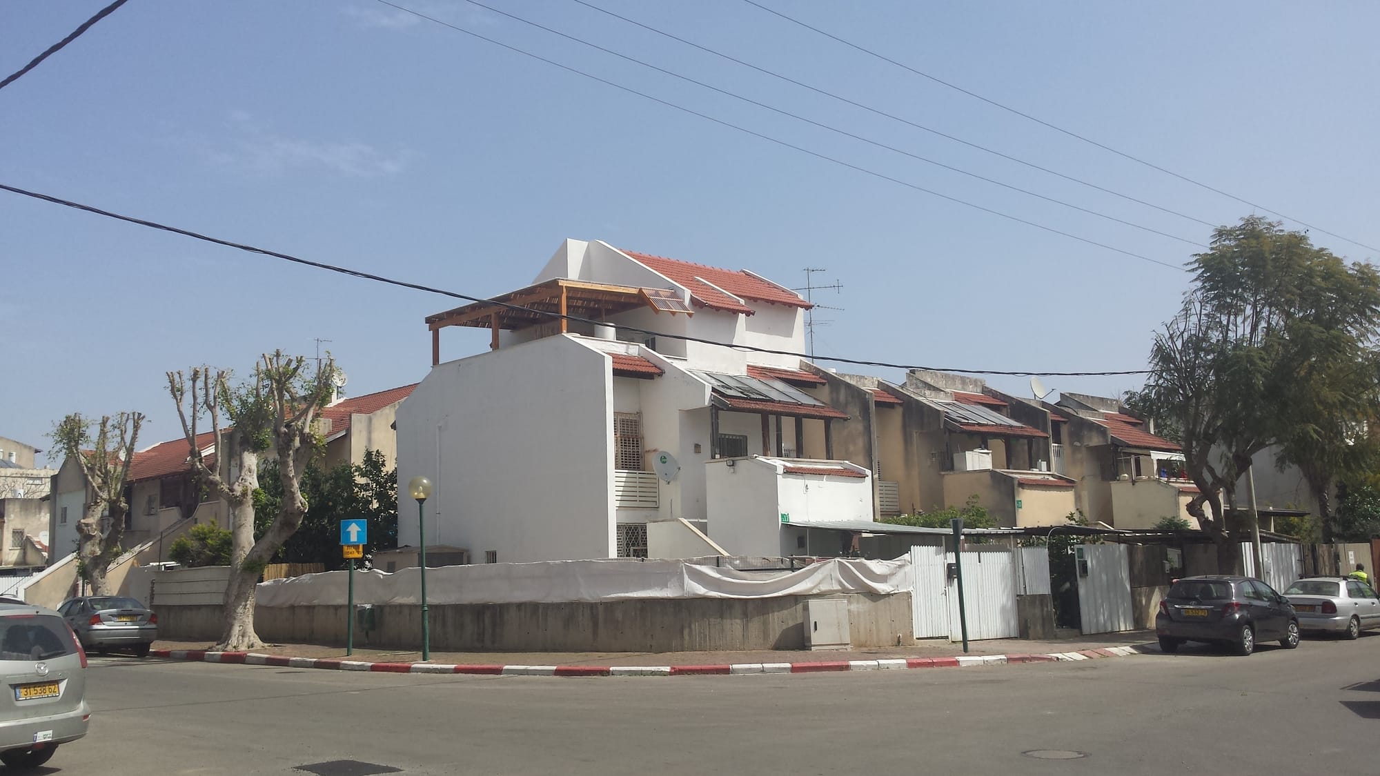 תוספת בניית חדרים על הגג