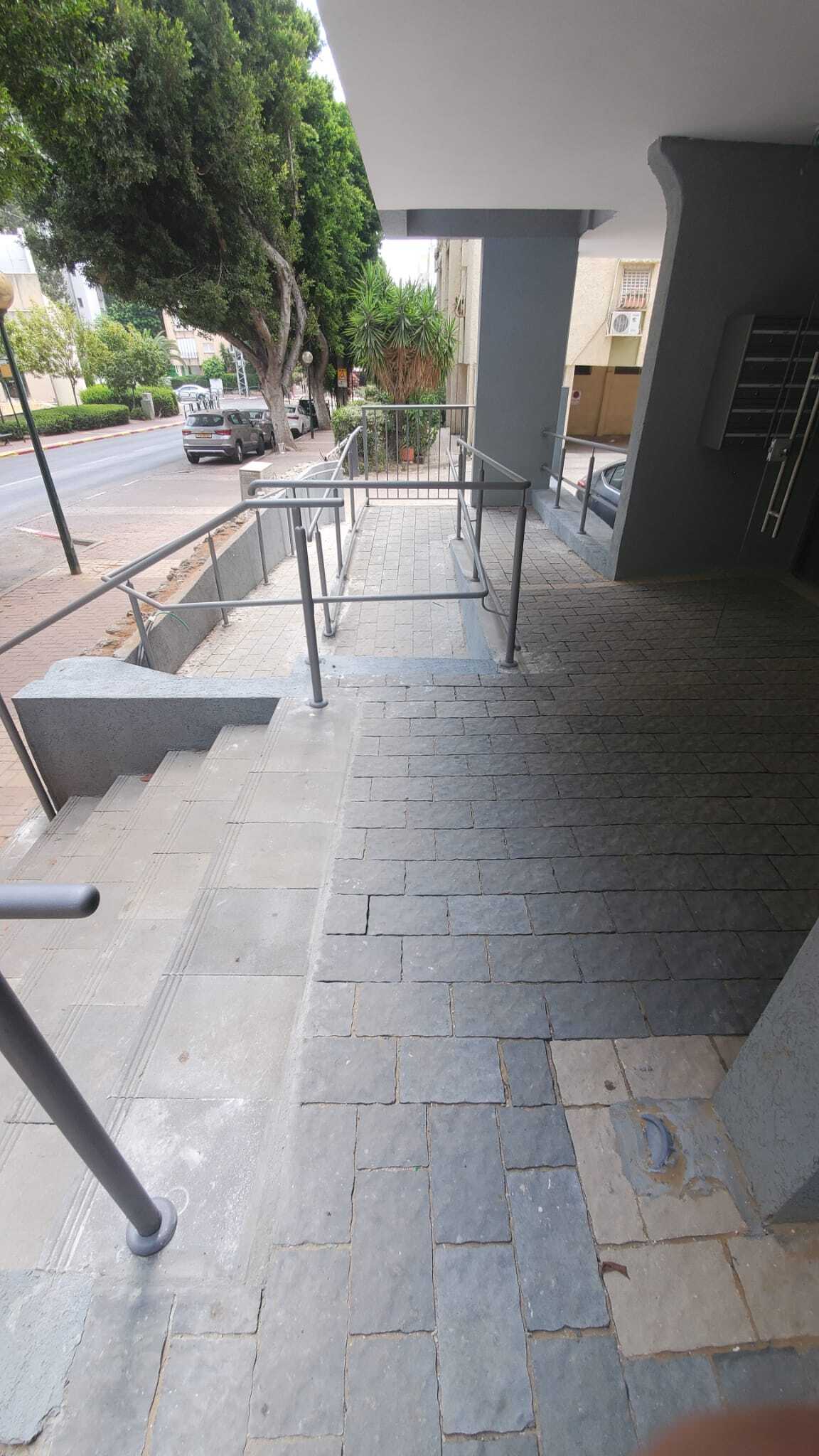 פרויקט להקמת מרפסות בבניין משותף