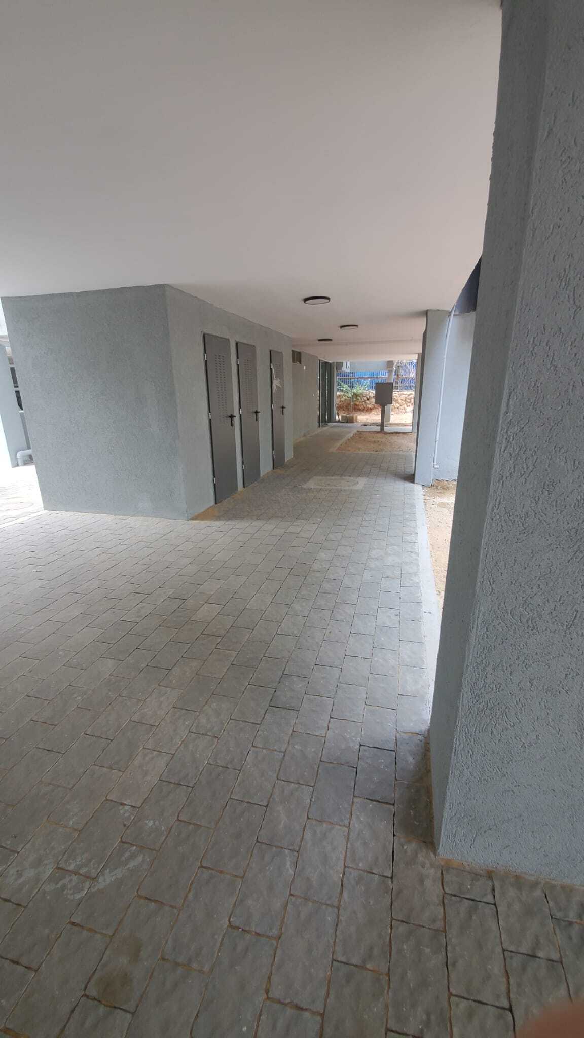 פרויקט להקמת מרפסות בבניין משותף