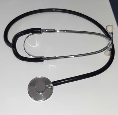 I MEDICI NON SCAPPANO DAL SSN SOLO PER I SOLDI