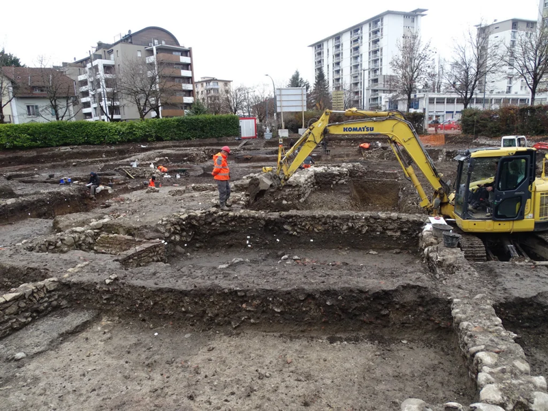 L’histoire d’Annecy et les pelles mécaniques
