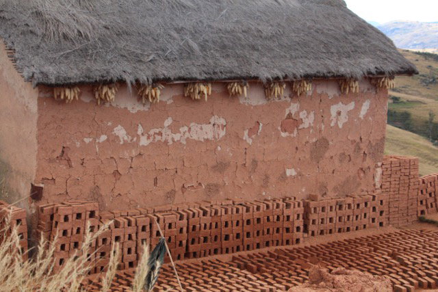Cahier 2.  DETAILS; Matérialité, morphologie et réalisation des murs modernes et traditionnels malgaches