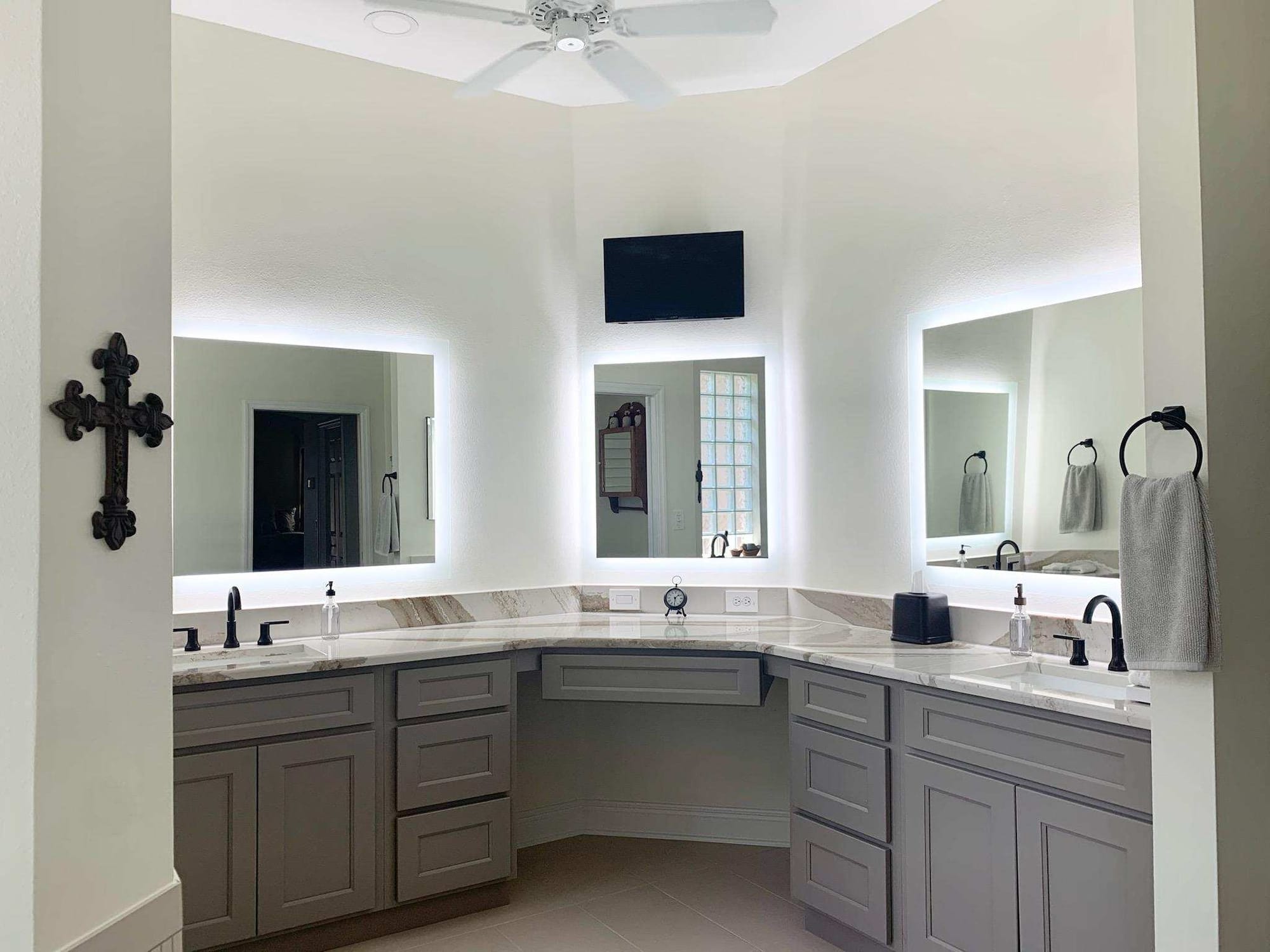 VILLAGES MASTER BATHROOM