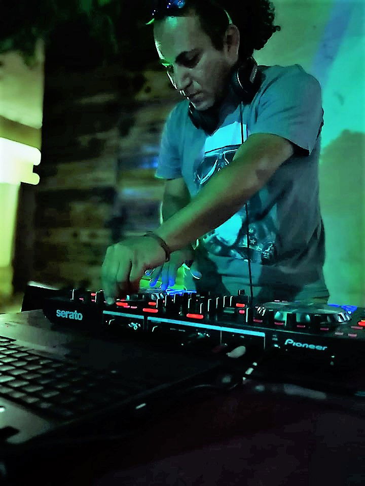 Live DJ StarDrill    Friday Nights