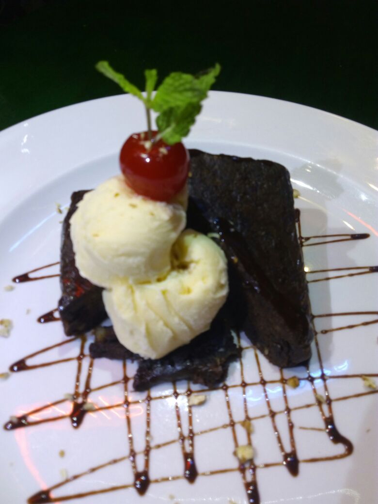 BROWNIES W/ ICE CREAM  PASTEL BROWNIE  DE CHOCOLATE CON NIEVE