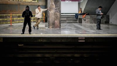 Los secretos del último vagón del metro de la Ciudad de México, la "cajita feliz" de la comunidad gay