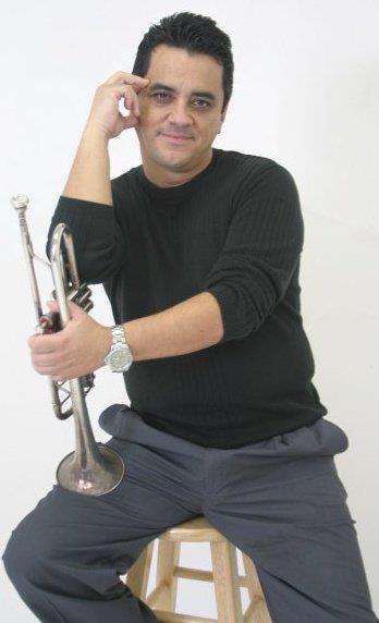 Carlos Valerín - La historia nunca antes contada de un músico tico en la época de oro de la salsa.