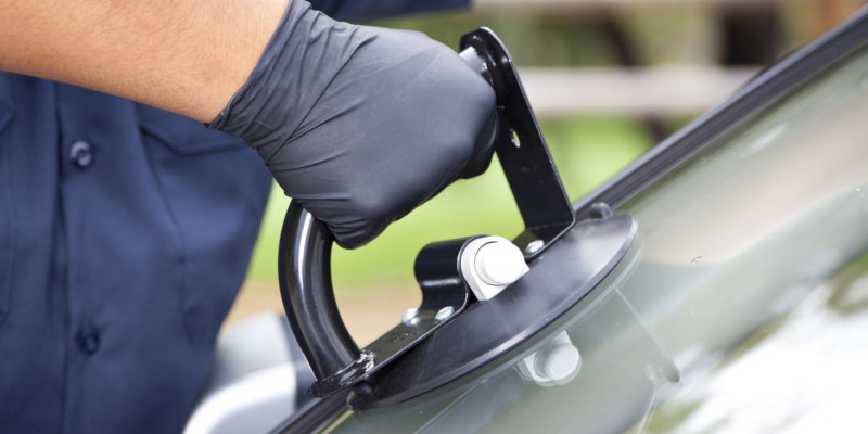 How Do You Choose The Best Auto Glass Repair Company?