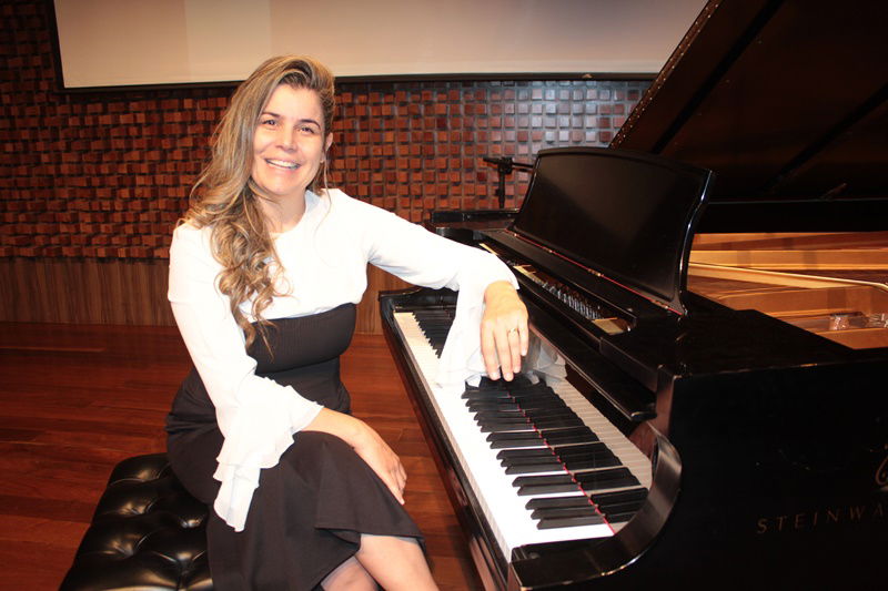 Lídia Fialho apresenta recital de crianças e adultos nesta quinta (1º)