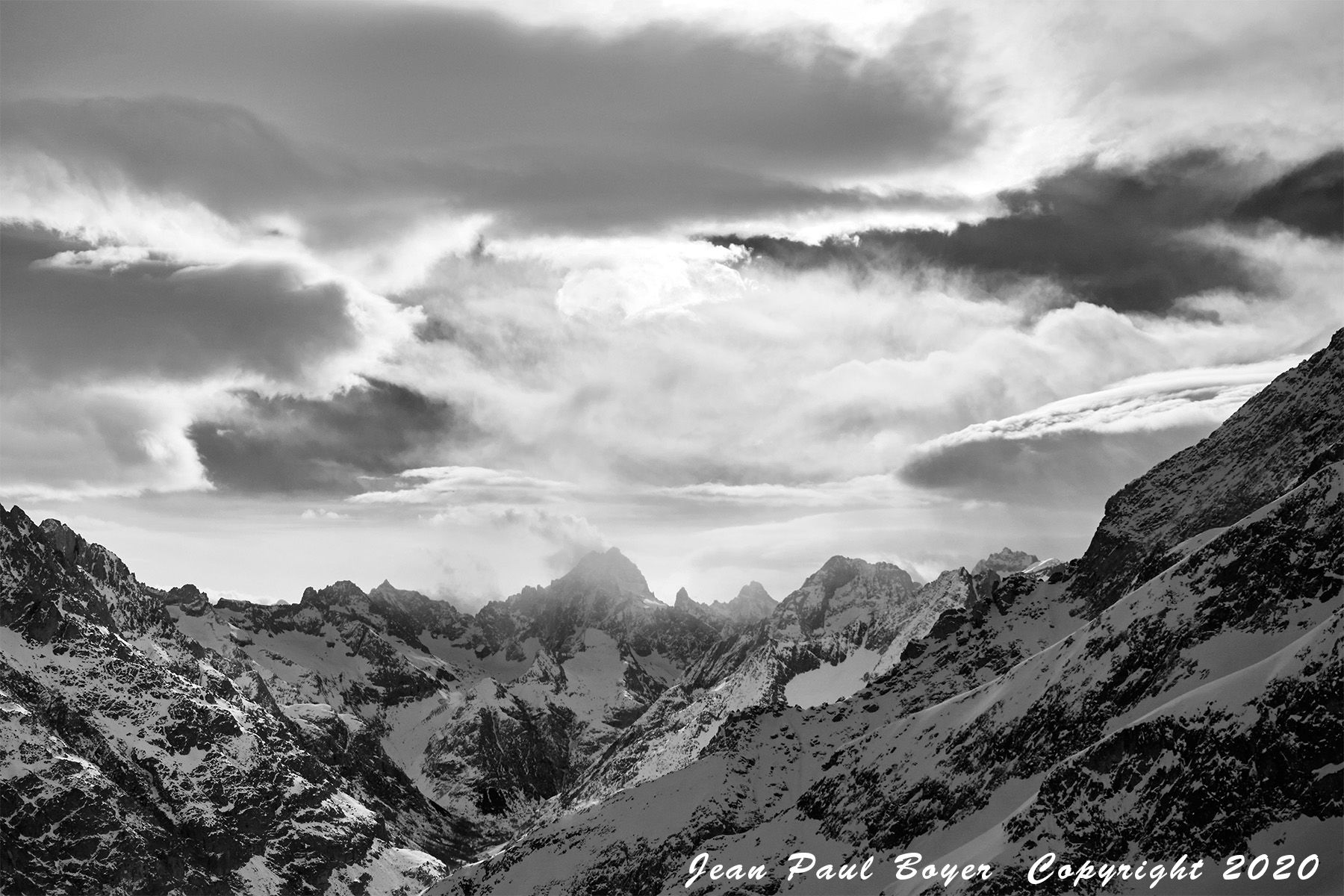 Parc des Ecrins Aiguille du Plat de la Selle 3596m, vue en montant à la Lauranoure
