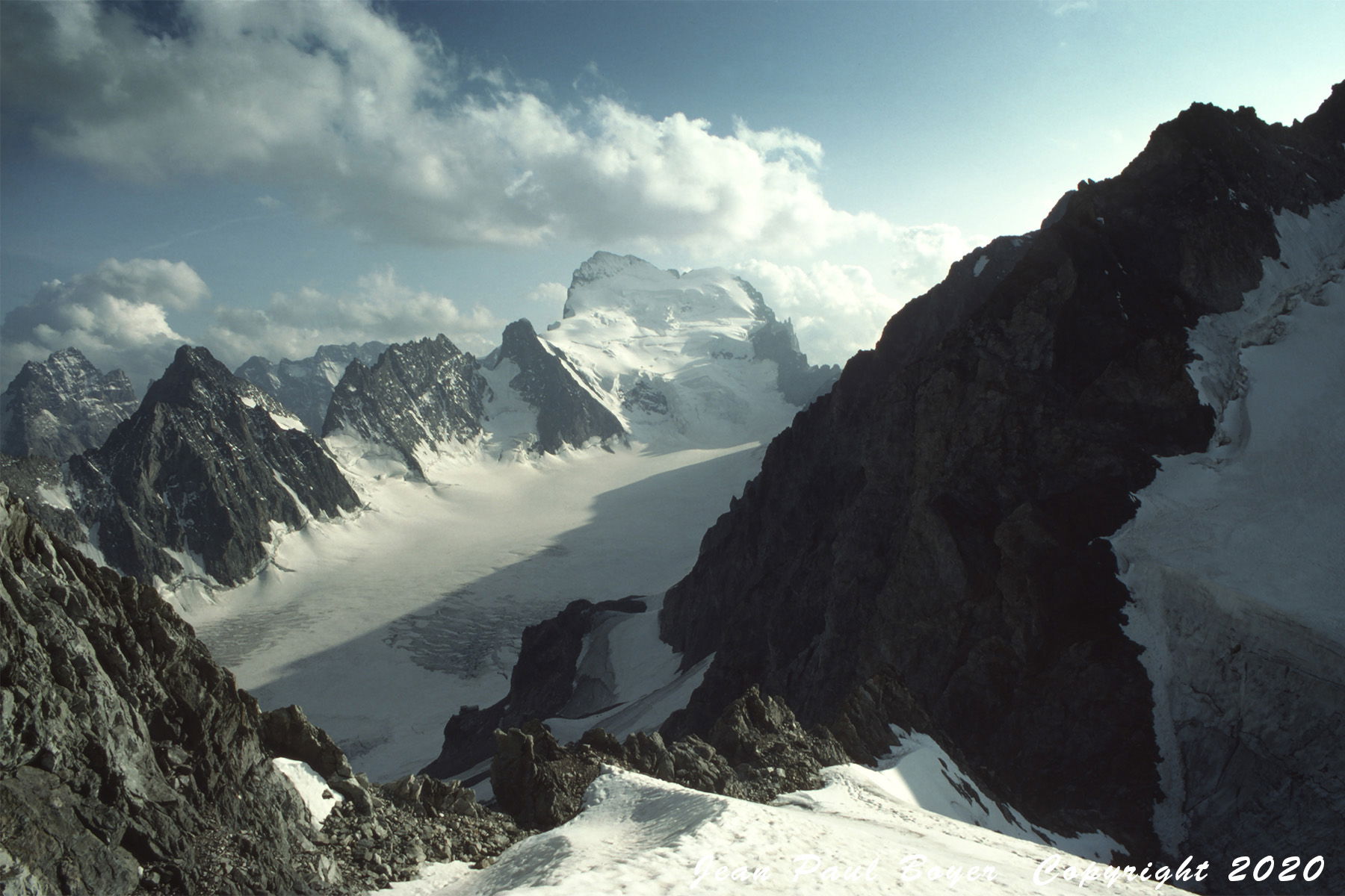 Parc des Ecrins Le Glacier Blanc et la Barre des Ecrins vus du Pic de Neige Cordier
