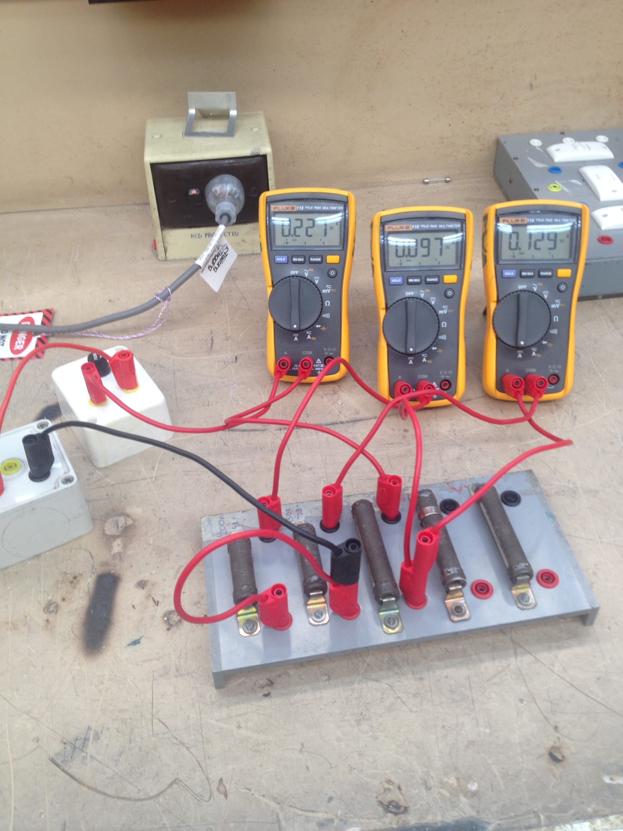 UEENEEE104A (UEECD0046 & UEECD0044)- Solve problems in dc circuits