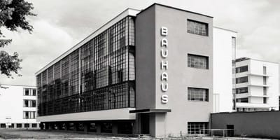 LA ESCUELA DE BAUHAUS