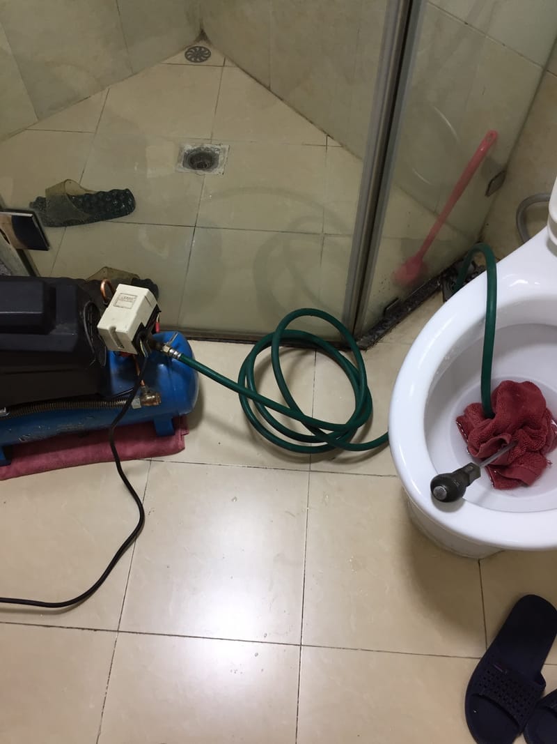 Nguyên nhân và cách tự thông tắc bồn cầu tại nhà