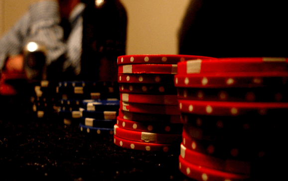 Menggambar Tangan di Omaha High Poker