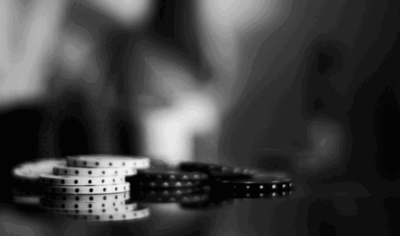 Bagaimana Menghasilkan Uang Melalui Permainan Poker Online?