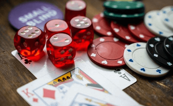 Strategi Poker Agresif Ketat di Poker Online Batas-Rendah