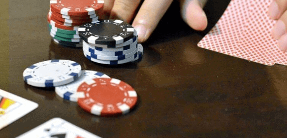 Aturan Kehidupan Nyata Bermain Poker Online