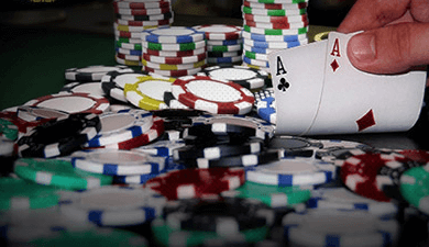 Tirai dan Taruhan di Texas Holdem